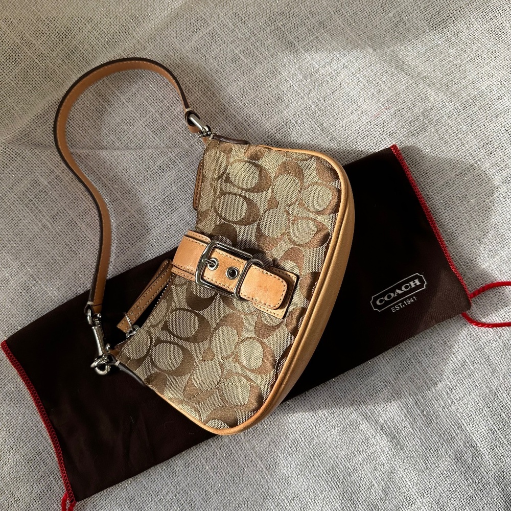 ── SOLD ──
Coach Y2K Mini Soho Buckle Bag (E3U-6362)